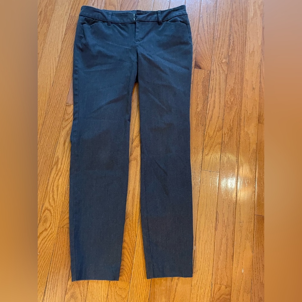 Old Navy
Mid rise
Size 2 - Picture 2 of 5